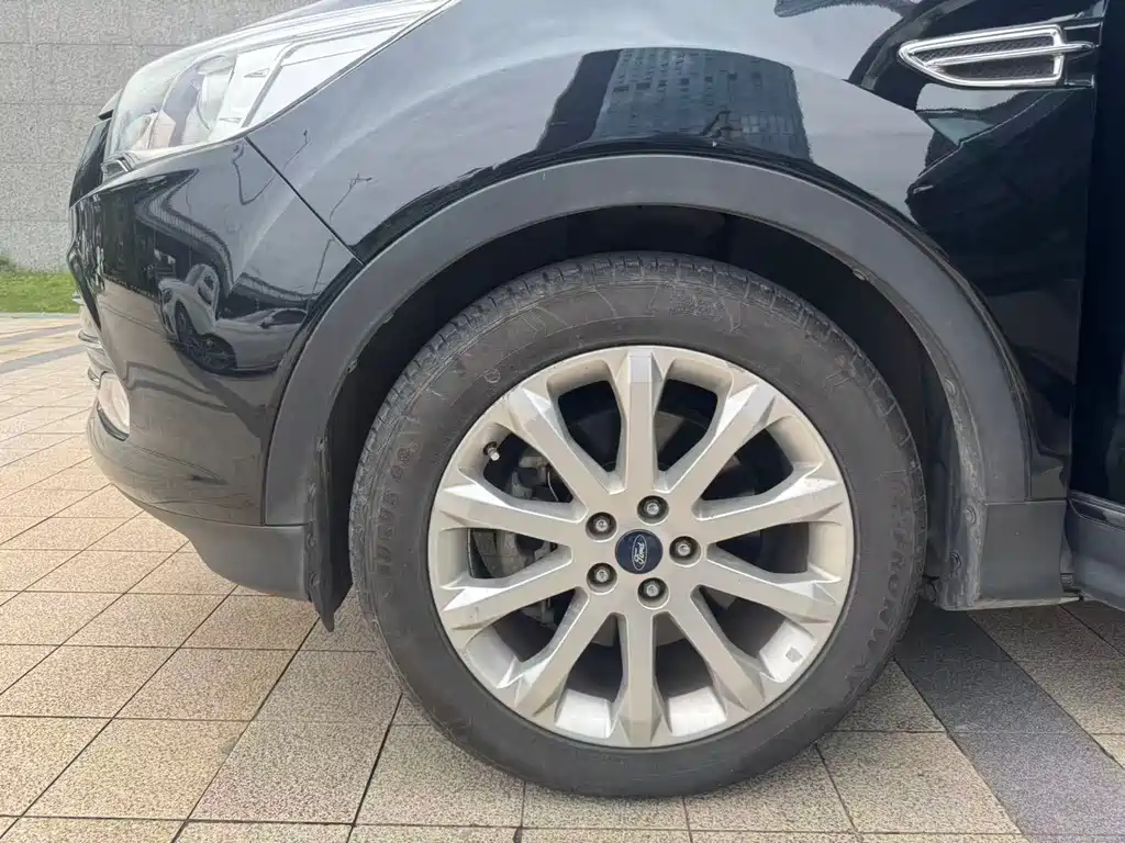 Ford Kuga 2015 — фото 11