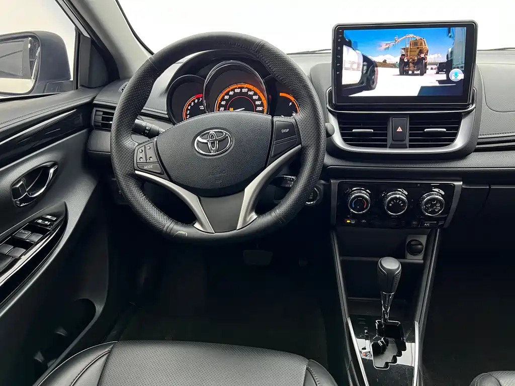 Toyota Yaris L 2023 — фото 11