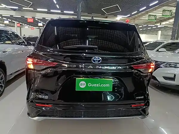 Toyota Granvia 2023