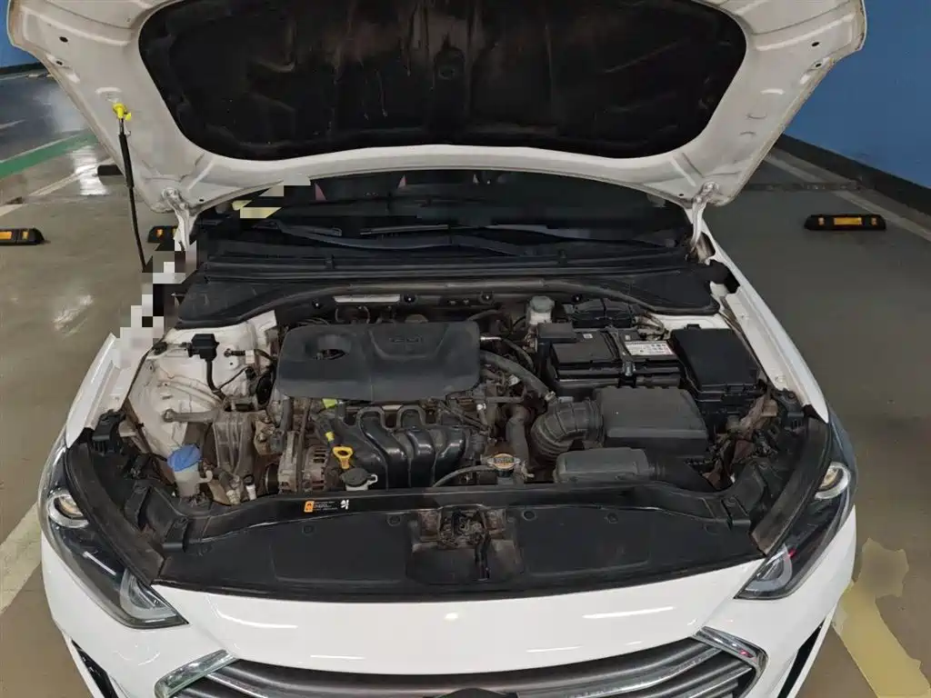 Hyundai Elantra 2018 — фото 11