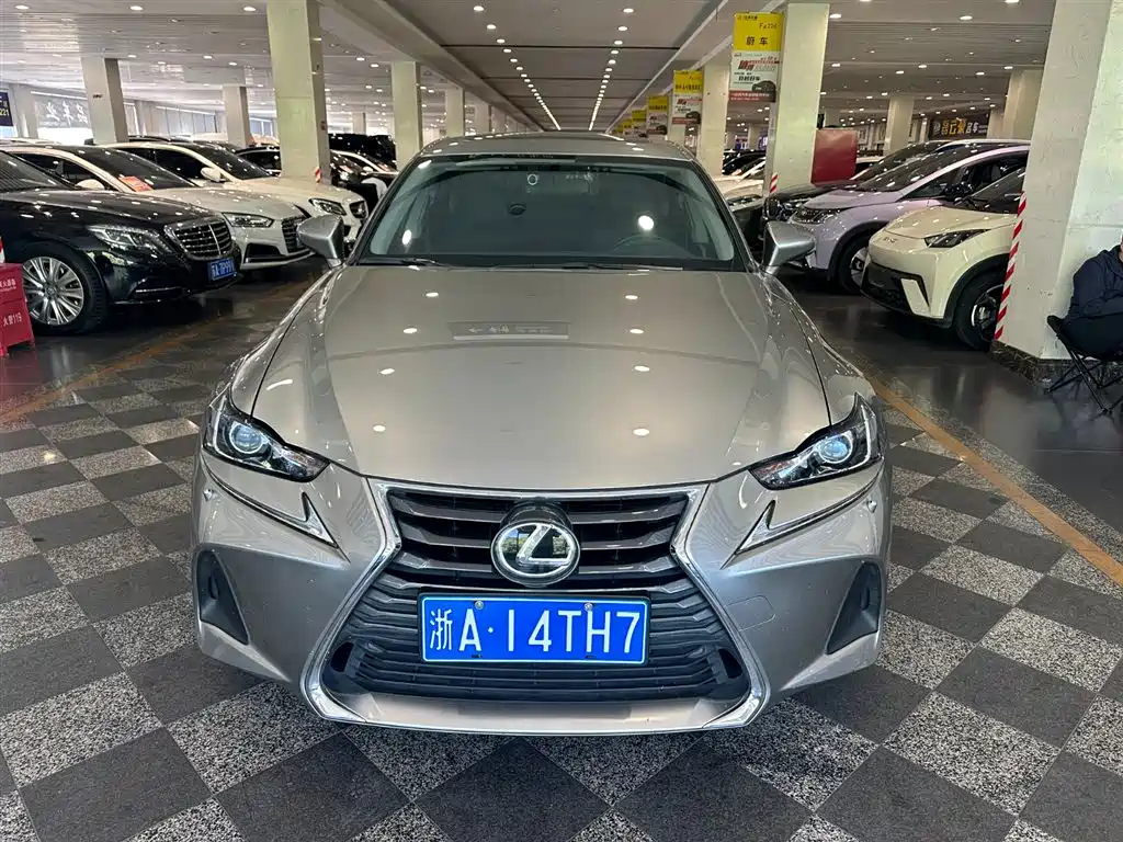 Lexus IS 2019 — фото 2
