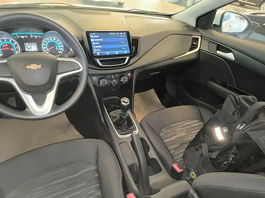 Chevrolet Cavalier 2017 — фото 14