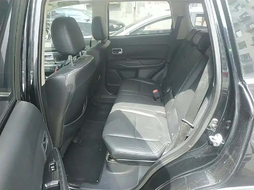 Mitsubishi Outlander 2018 — фото 17
