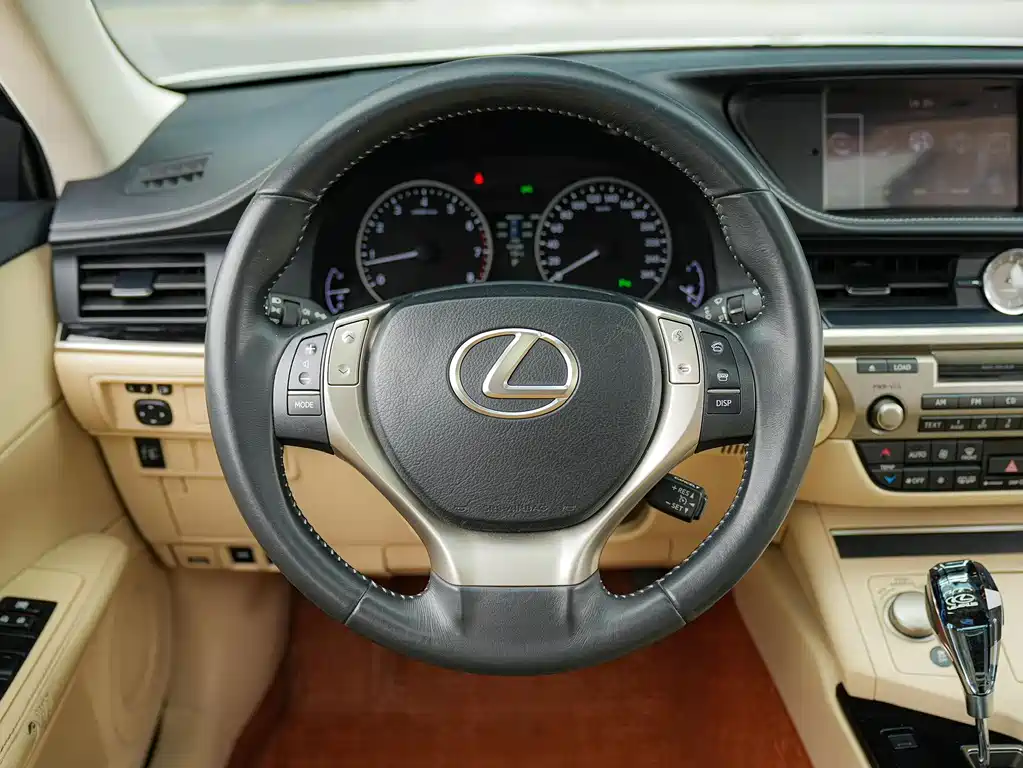 Lexus ES 2013 — фото 20