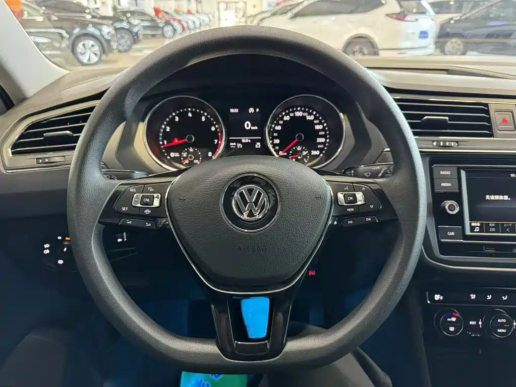 Volkswagen Tiguan L 2019 — фото 8