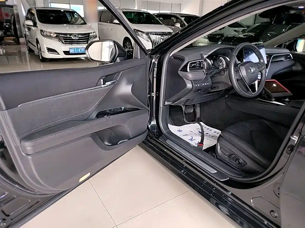 Toyota Camry 2022 — фото 16