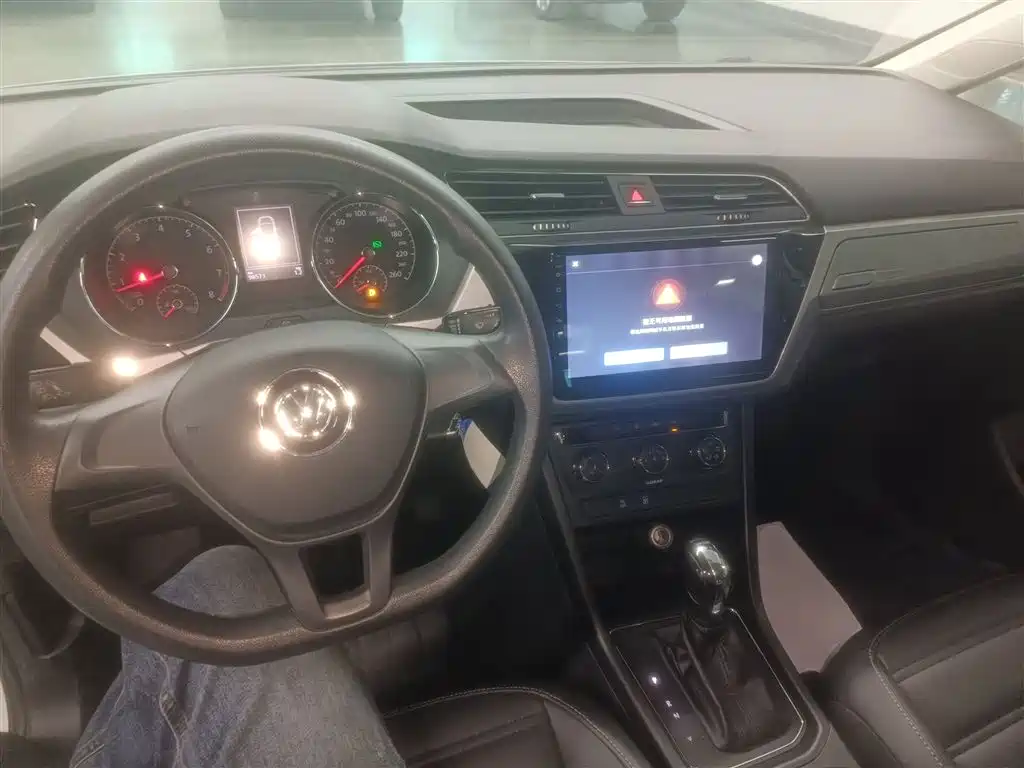 Volkswagen Touran 2019 — фото 10
