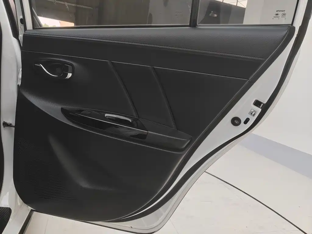 Toyota Yaris L 2022 — фото 20