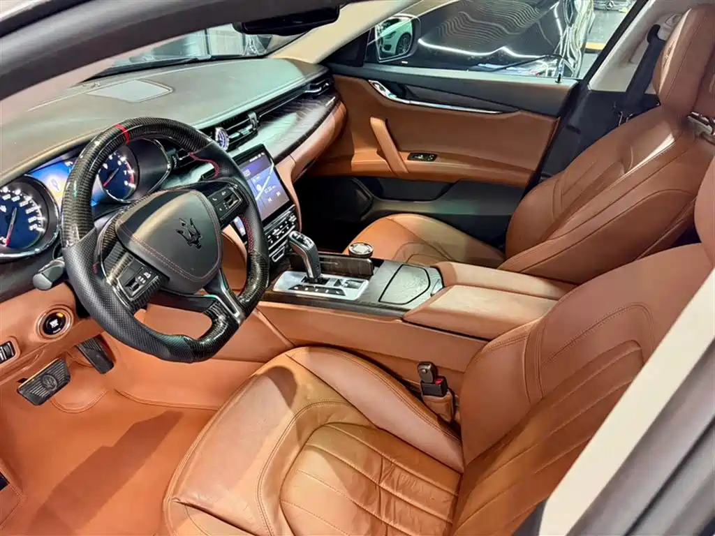 Maserati Quattroporte 2015 — фото 17