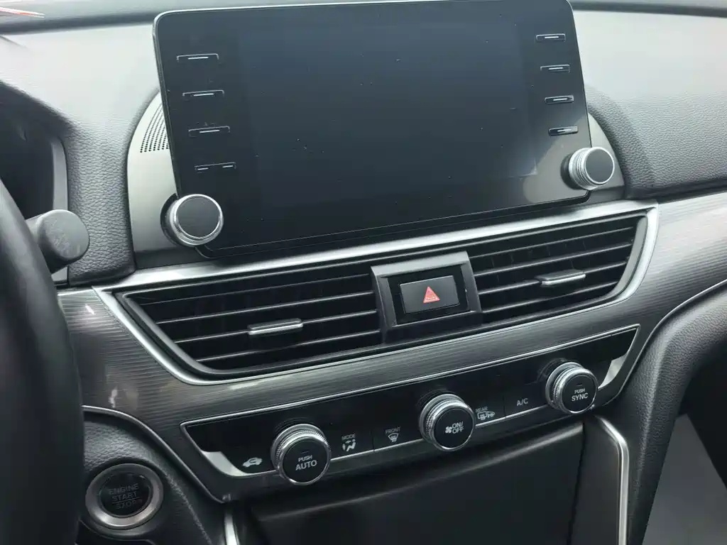 Honda Accord 2018 — фото 10