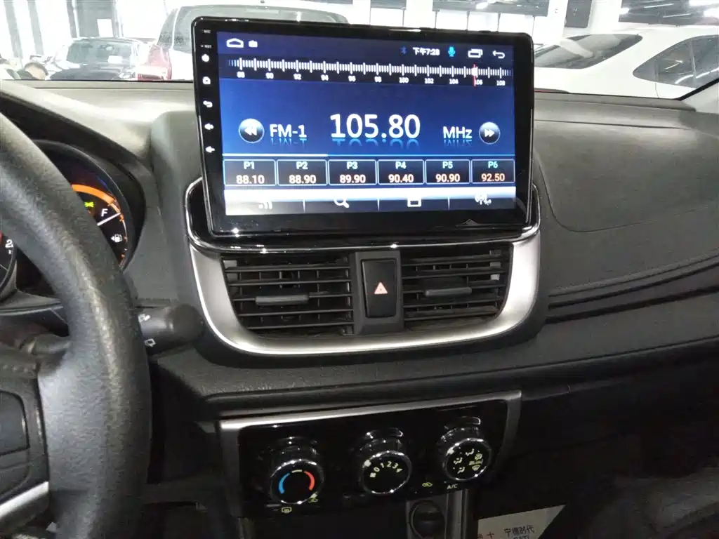Toyota Yaris L 2022 — фото 13