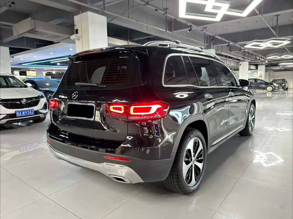 Mercedes-Benz GLB 2023