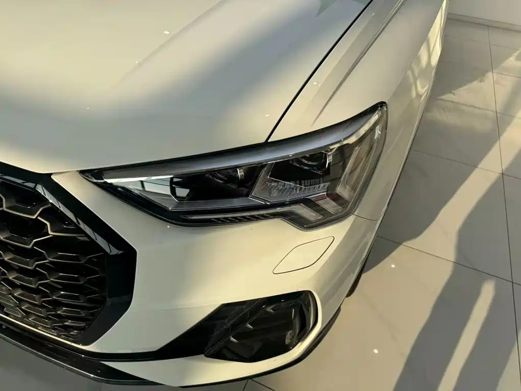 Audi Q3 Sportback 2023 — фото 11
