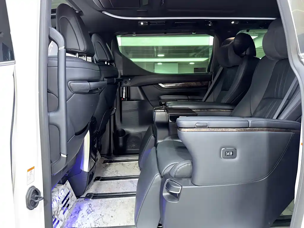 Toyota Alphard 2022 — фото 18