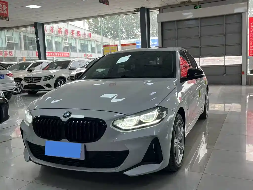 BMW 1 Series 2021 — фото 1