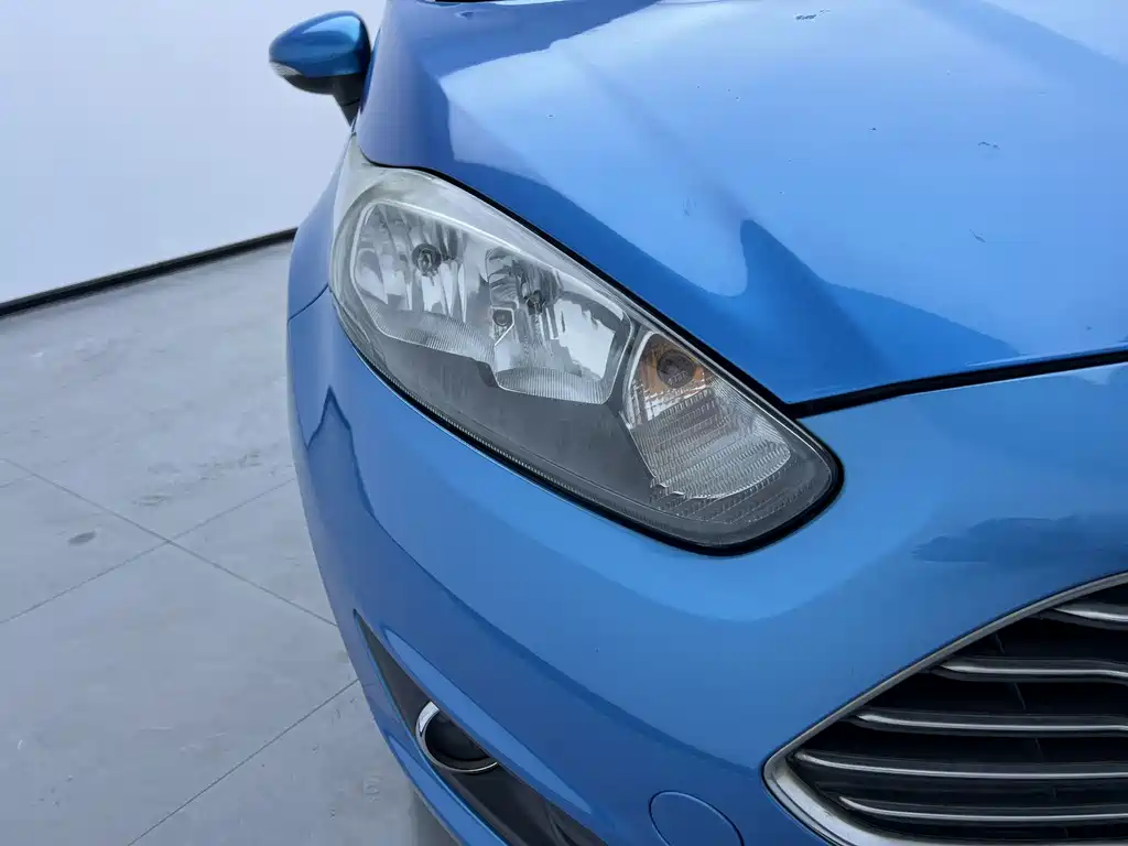 Ford Fiesta 2014 — фото 12