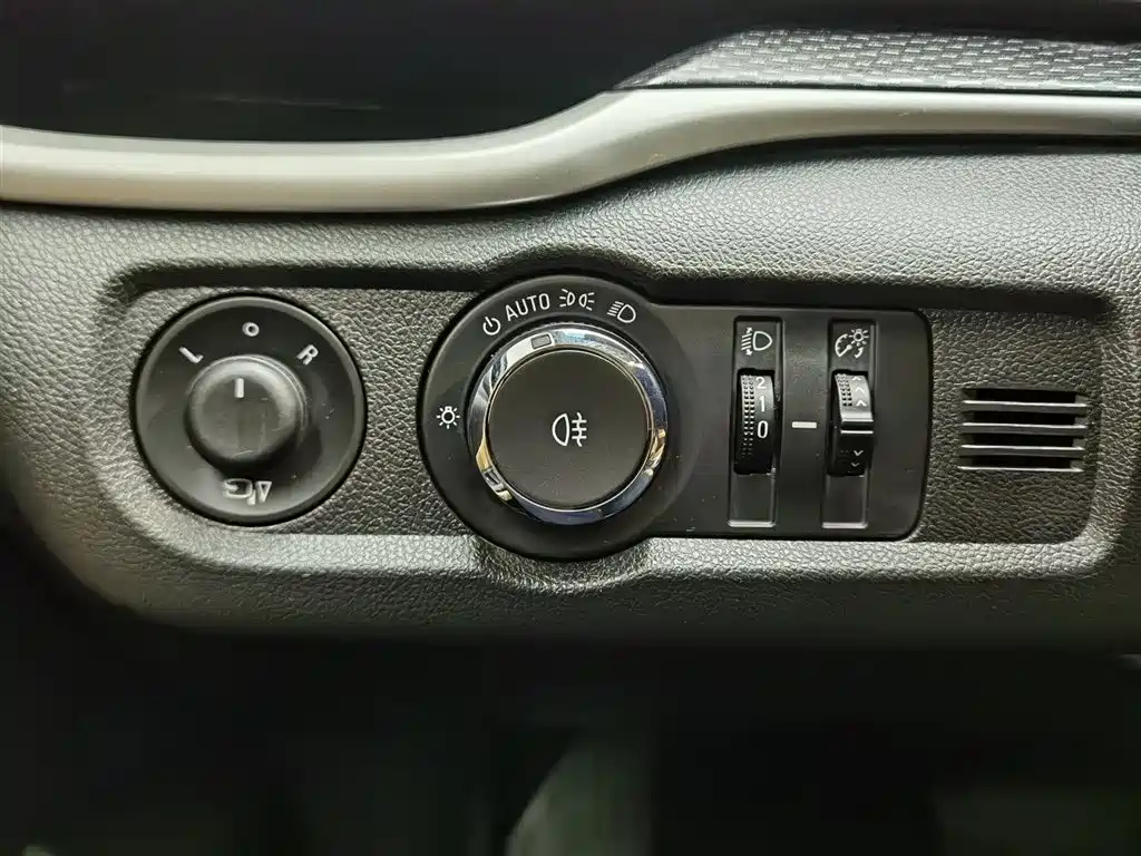 Buick Excelle 2018 — фото 21