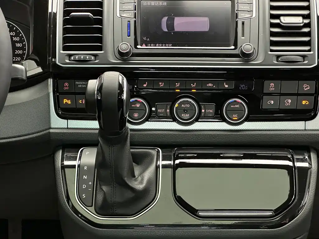 Volkswagen Multivan 2017 — фото 12