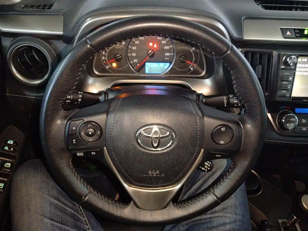 Toyota RAV4 2016 — фото 7