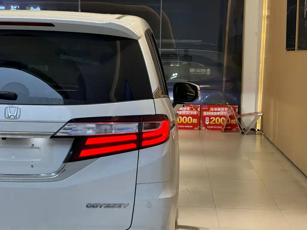 Honda Odyssey 2019 — фото 18