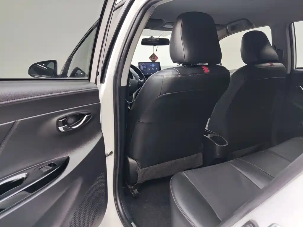 Toyota Yaris L 2022 — фото 14