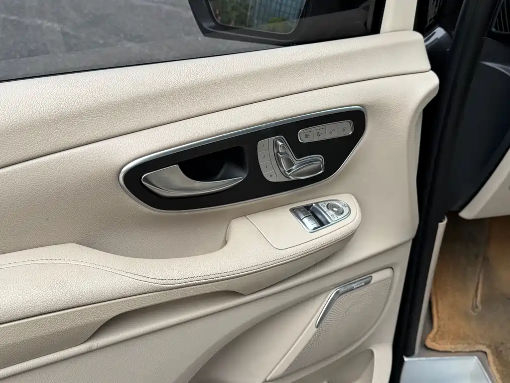 Mercedes-Benz V-Class 2018 — фото 10