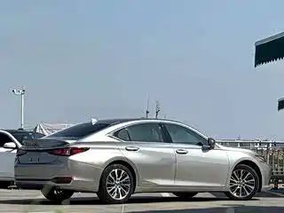 Lexus ES 2021