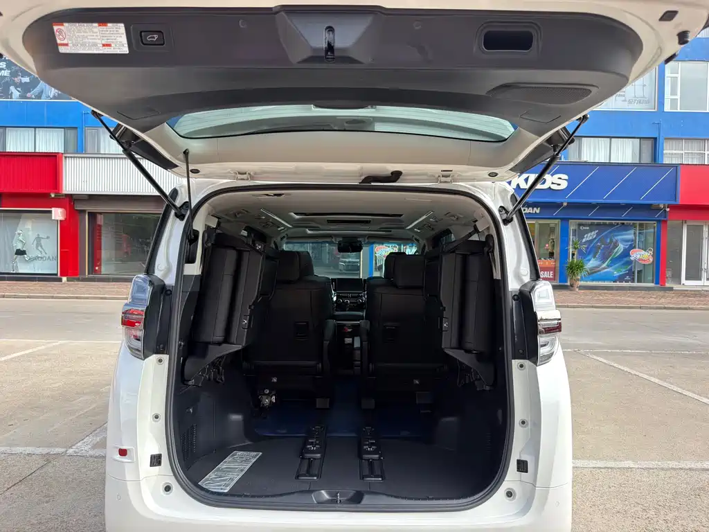 Toyota Vellfire 2023 — фото 16
