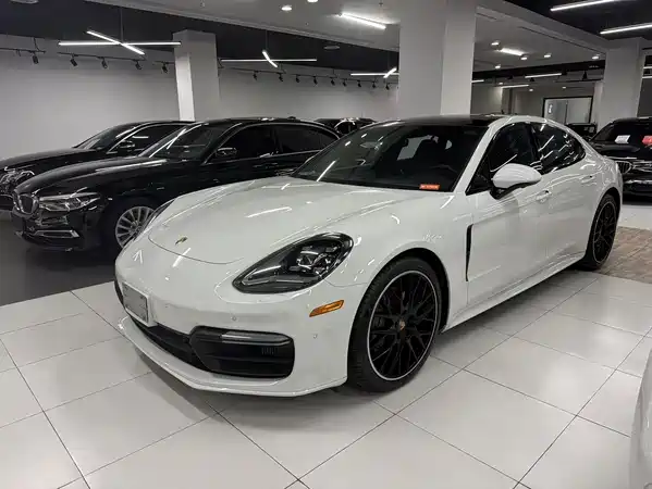 Porsche Panamera 2021