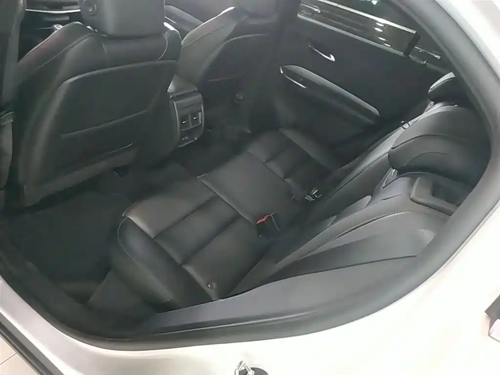 Cadillac XT4 2019 — фото 17