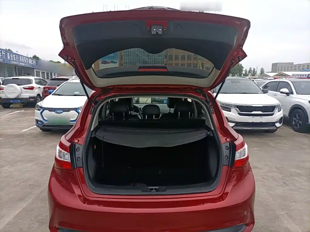 Nissan Tiida 2017 — фото 19