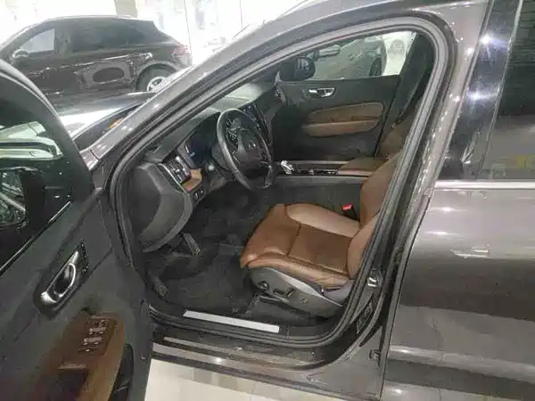 Volvo XC60 2022