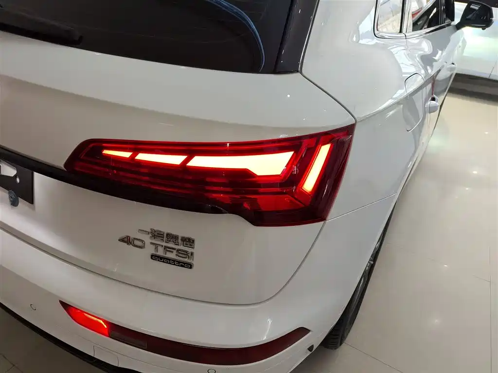 Audi Q5L 2023 — фото 24