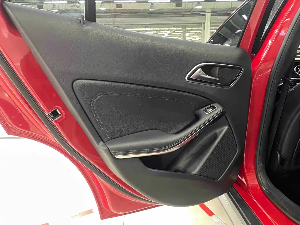 Mercedes-Benz GLA 2015 — фото 18
