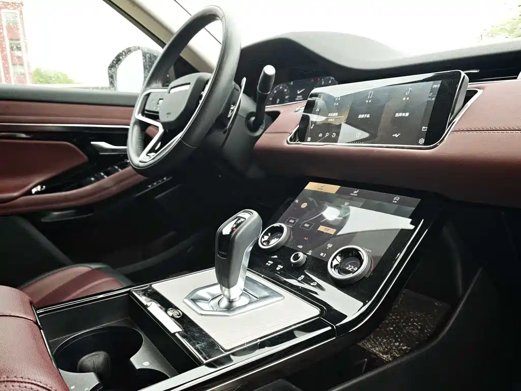 Land Rover Evoque 2024 — фото 17