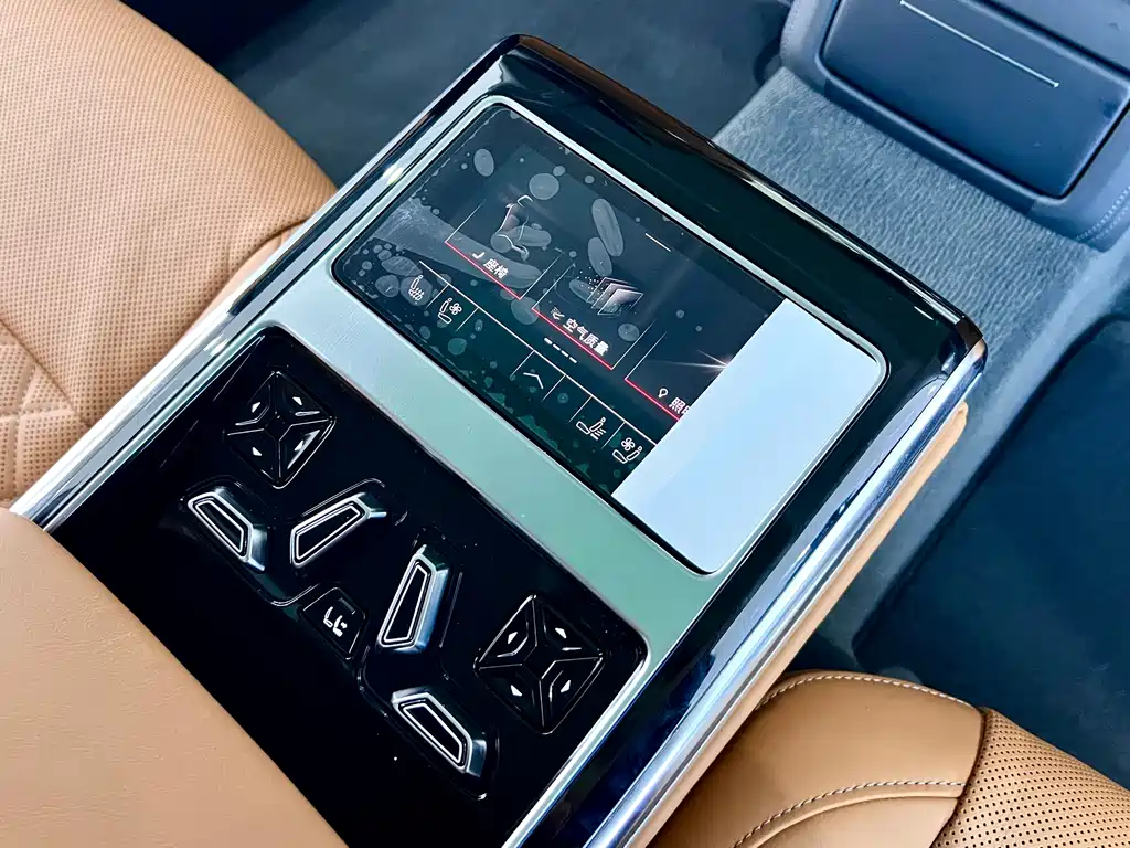 Audi A8 2025 — фото 20