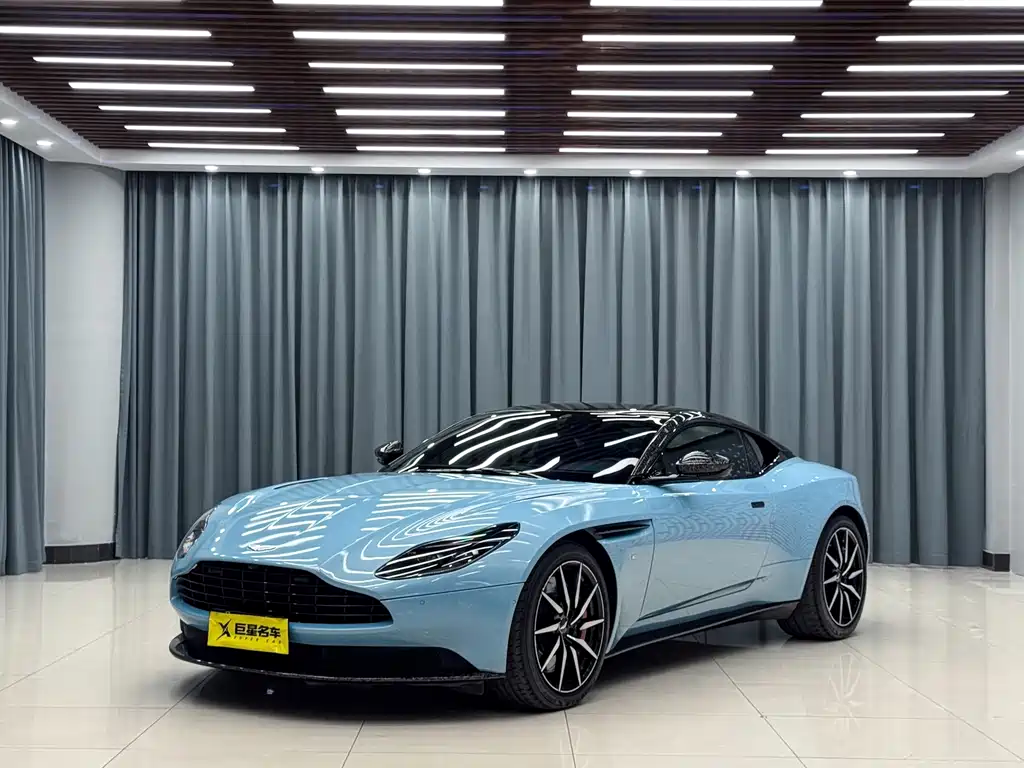 Aston Martin DB11 2018 — фото 1