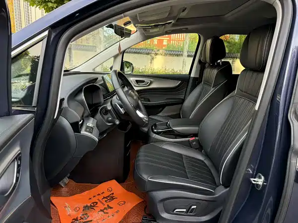 Roewe iMAX8 2023