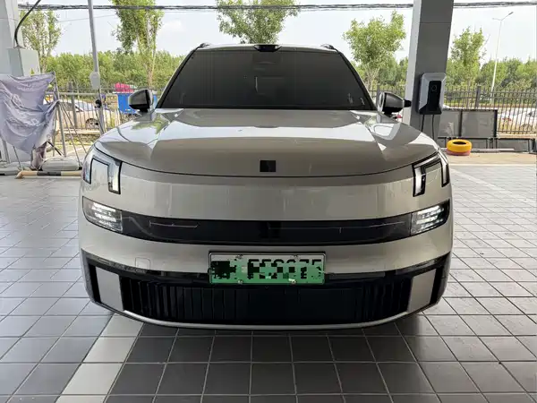 Lynk & Co 900 2025