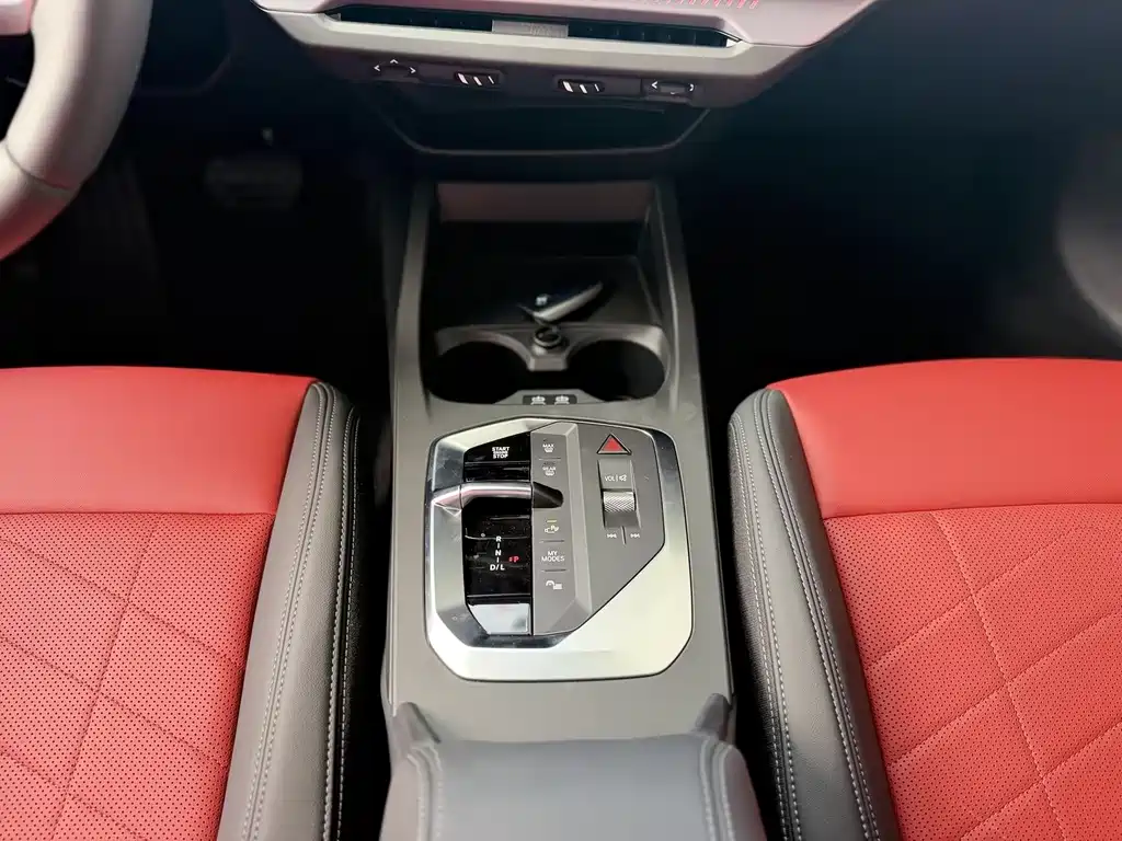 BMW 2 Series 2025 — фото 12