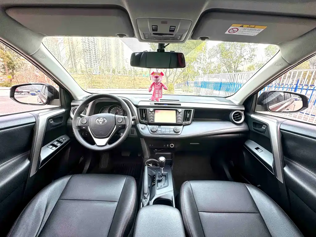 Toyota RAV4 2017 — фото 12
