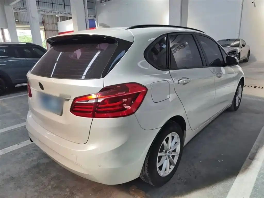 BMW 2 Series Active Tourer 2017 — фото 7