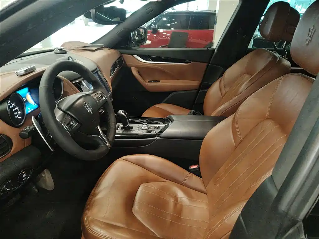 Maserati Levante 2017 — фото 11