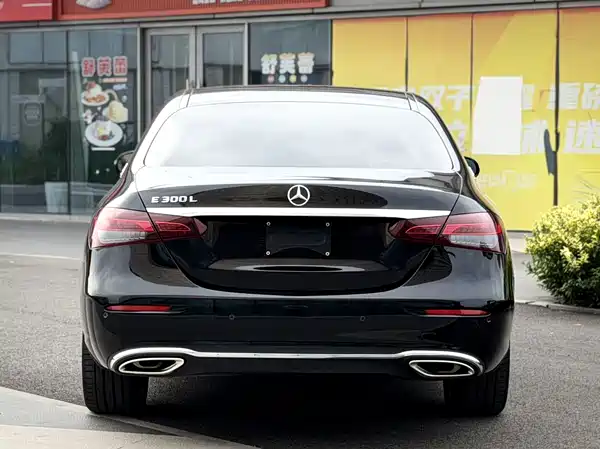 Mercedes-Benz E-Class 2022
