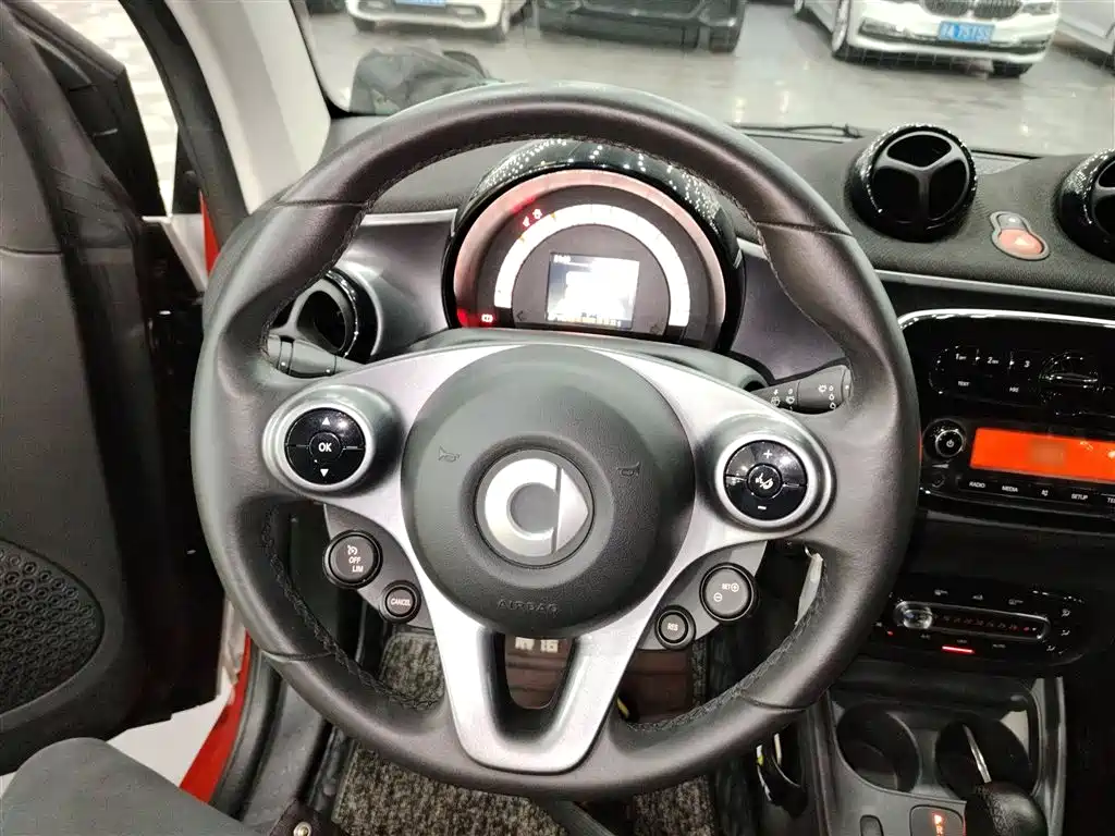 smart Fortwo 2017 — фото 11