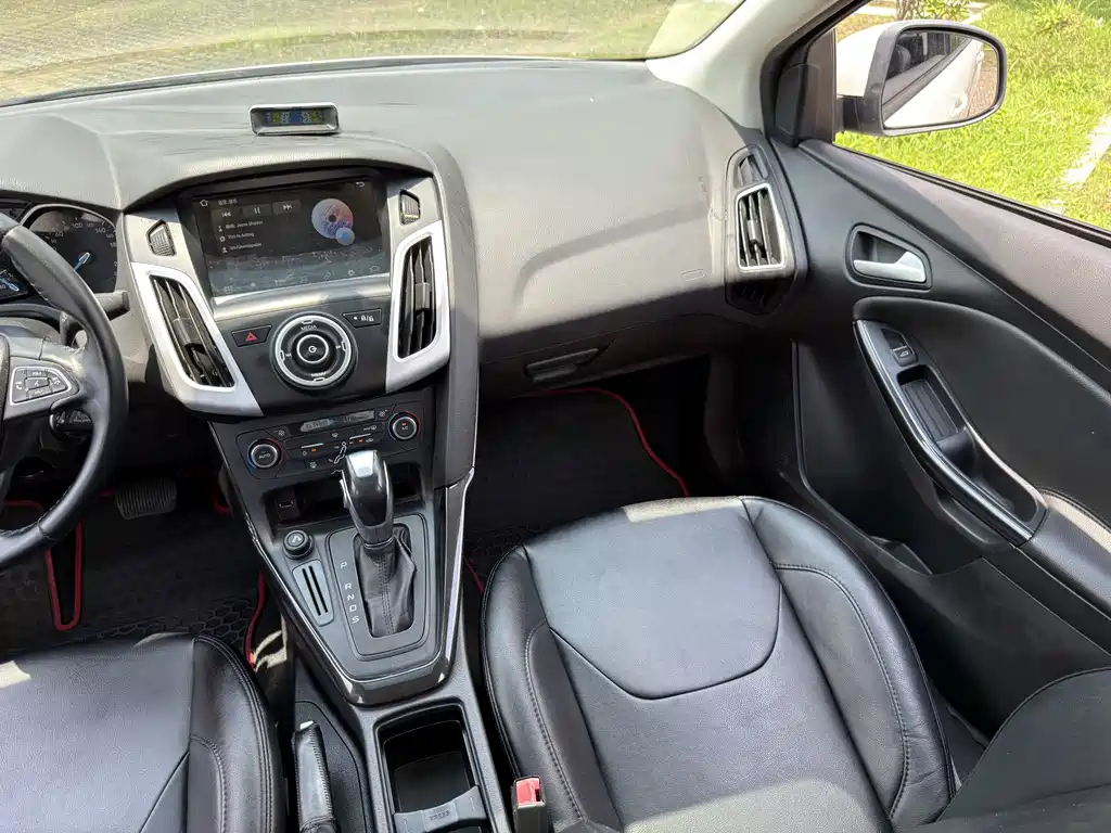 Ford Focus 2015 — фото 10