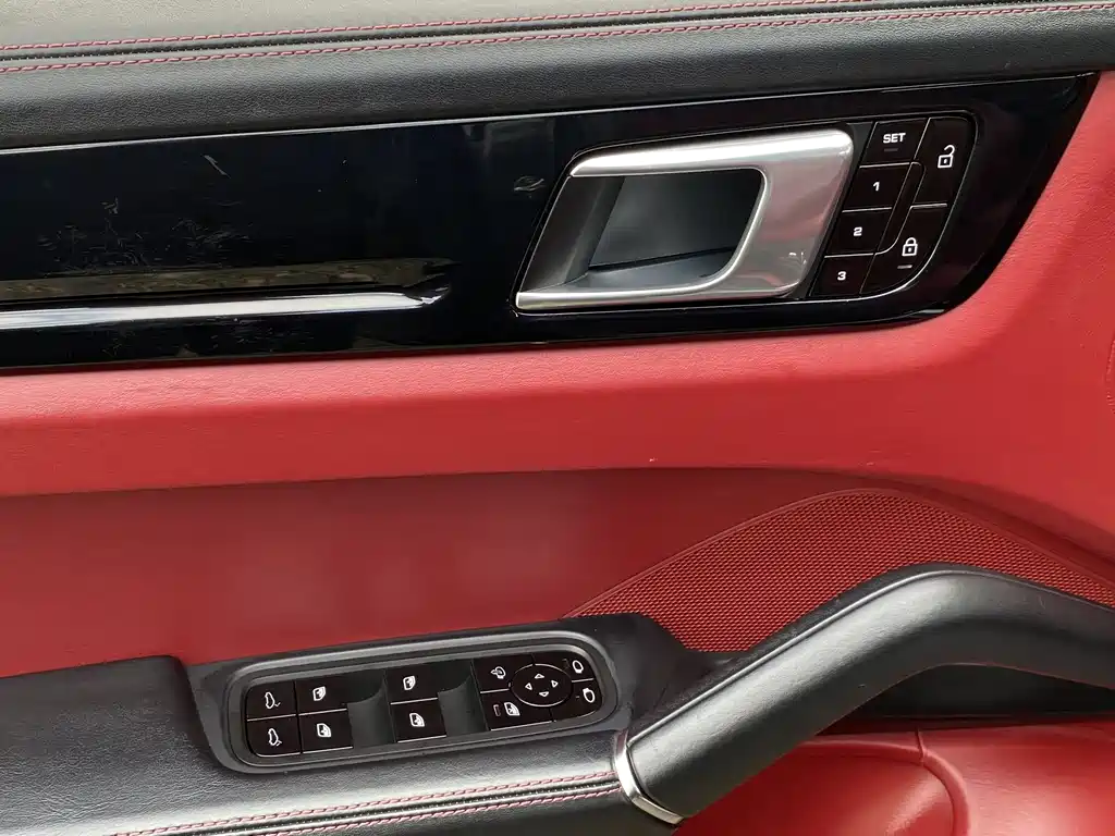 Porsche Cayenne 2020 — фото 20