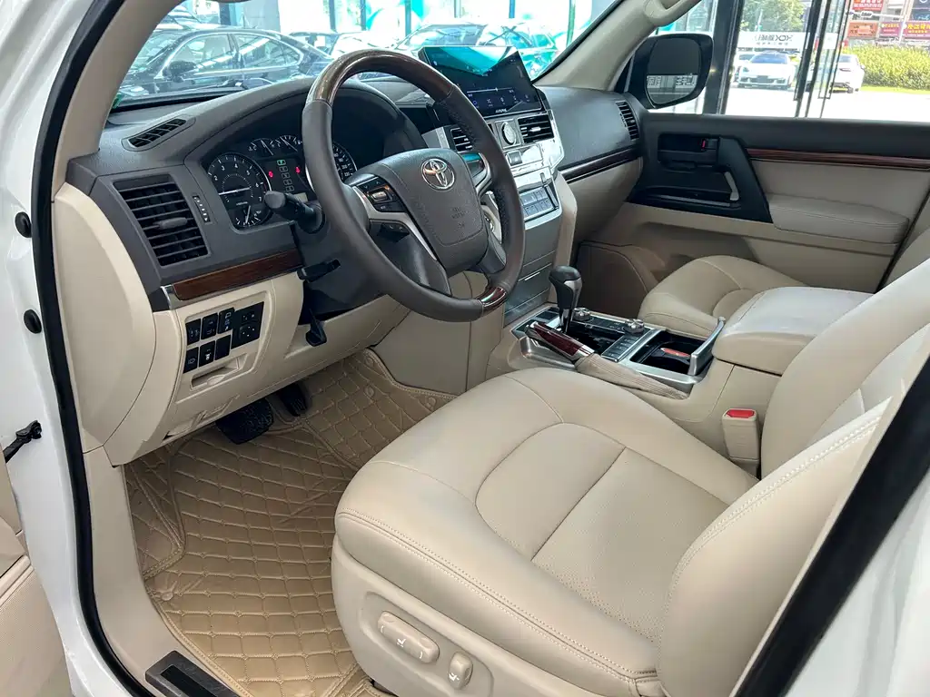 Toyota Land Cruiser 2018 — фото 24