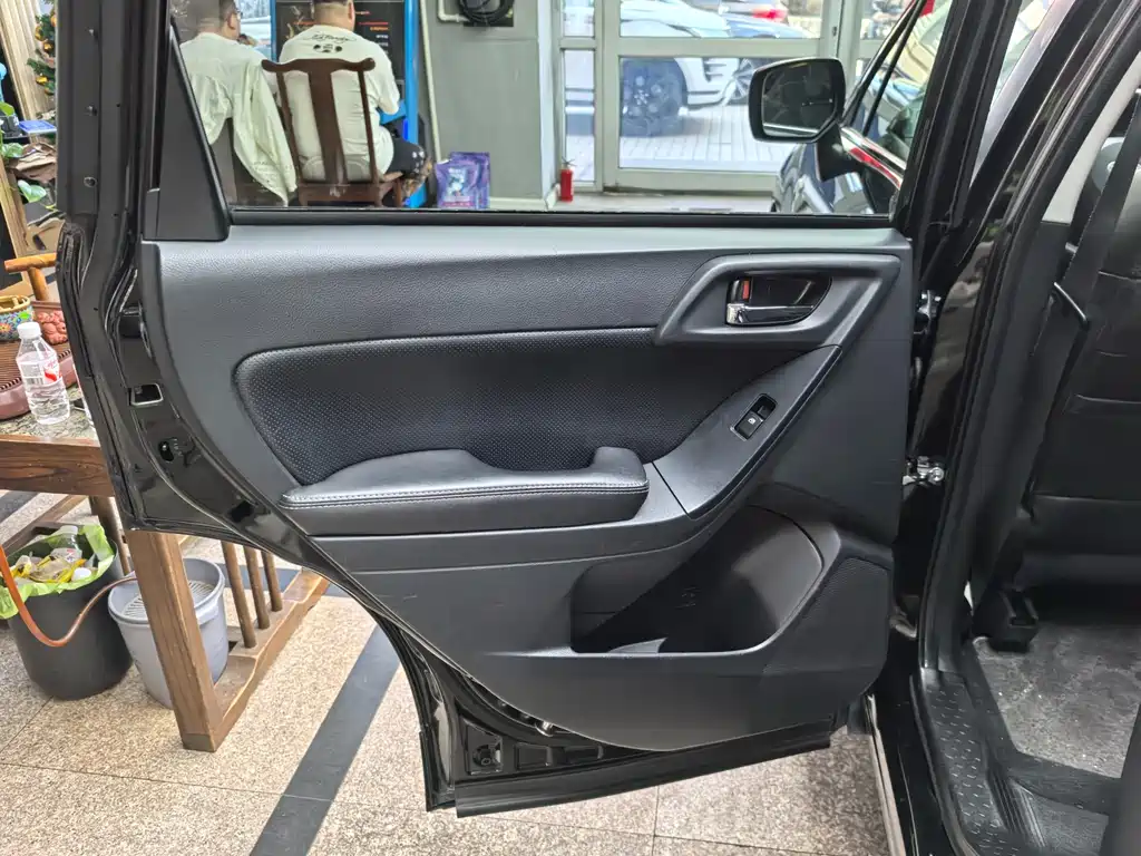 Subaru Forester 2014 — фото 10