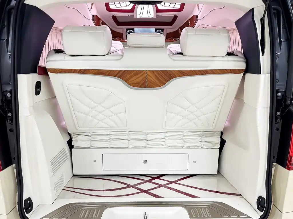 Mercedes-Benz V-Class 2022 — фото 15